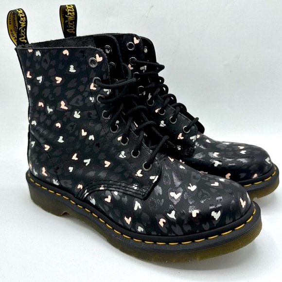 Dr Martens Women's Boots 1460 Pascal Custom
Chaos Hearts Backhand Size 8 - Picture 1 of 5